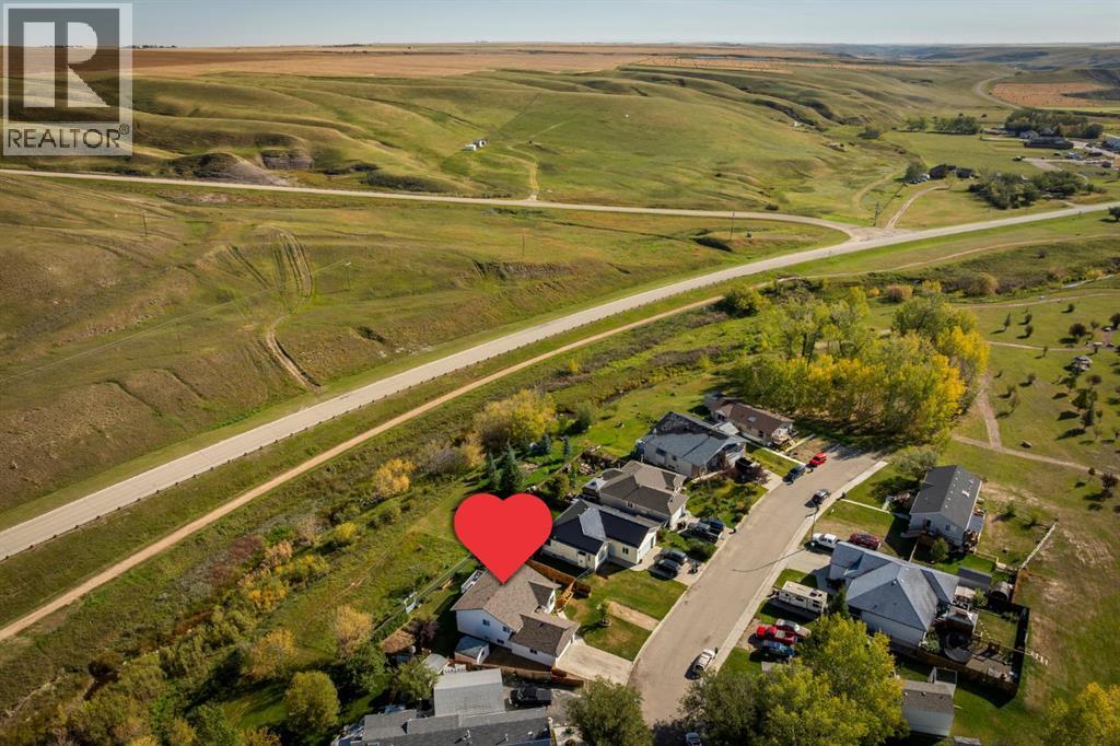 18 Cambridge Drive, Carbon, Alberta  T0M 0L0 - Photo 2 - A2257816