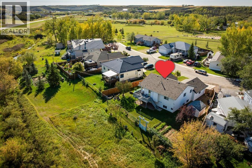 18 Cambridge Drive, Carbon, Alberta  T0M 0L0 - Photo 3 - A2257816