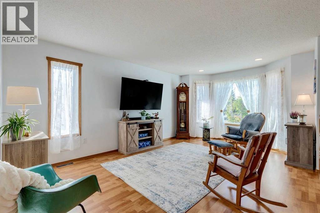 18 Cambridge Drive, Carbon, Alberta  T0M 0L0 - Photo 5 - A2257816