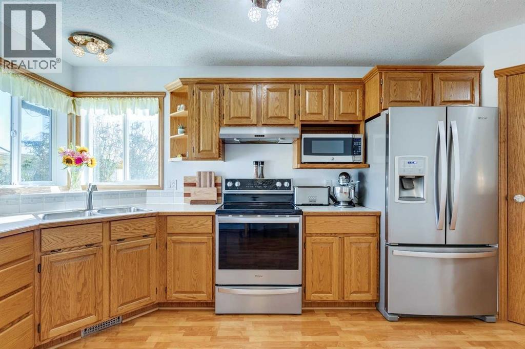 18 Cambridge Drive, Carbon, Alberta  T0M 0L0 - Photo 9 - A2257816