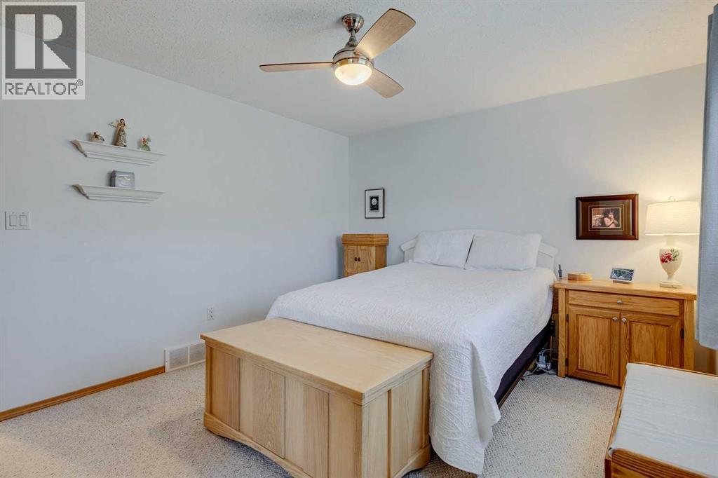 18 Cambridge Drive, Carbon, Alberta  T0M 0L0 - Photo 15 - A2257816