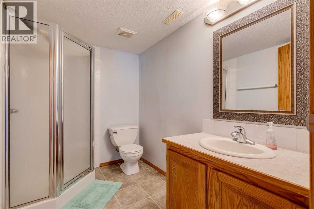 18 Cambridge Drive, Carbon, Alberta  T0M 0L0 - Photo 31 - A2257816