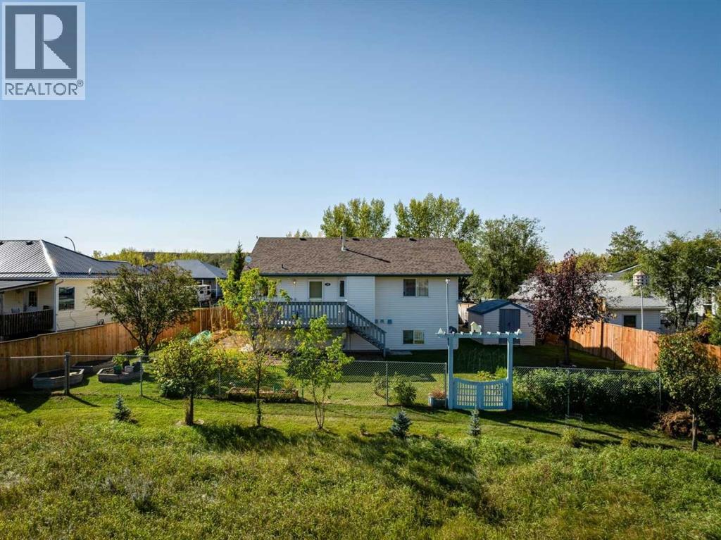 18 Cambridge Drive, Carbon, Alberta  T0M 0L0 - Photo 43 - A2257816