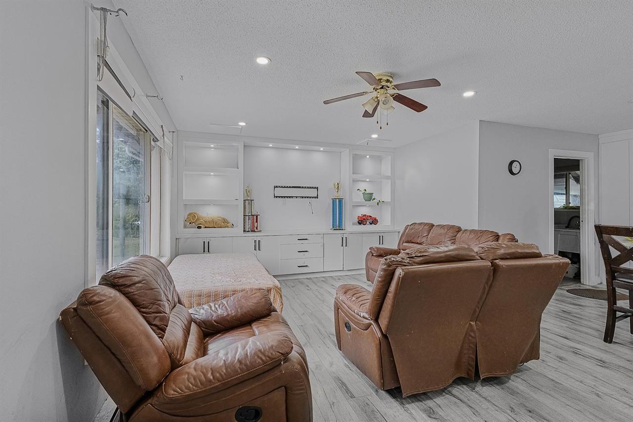 7955 Hurd Street, Mission, British Columbia  V2V 3J7 - Photo 10 - R3063846