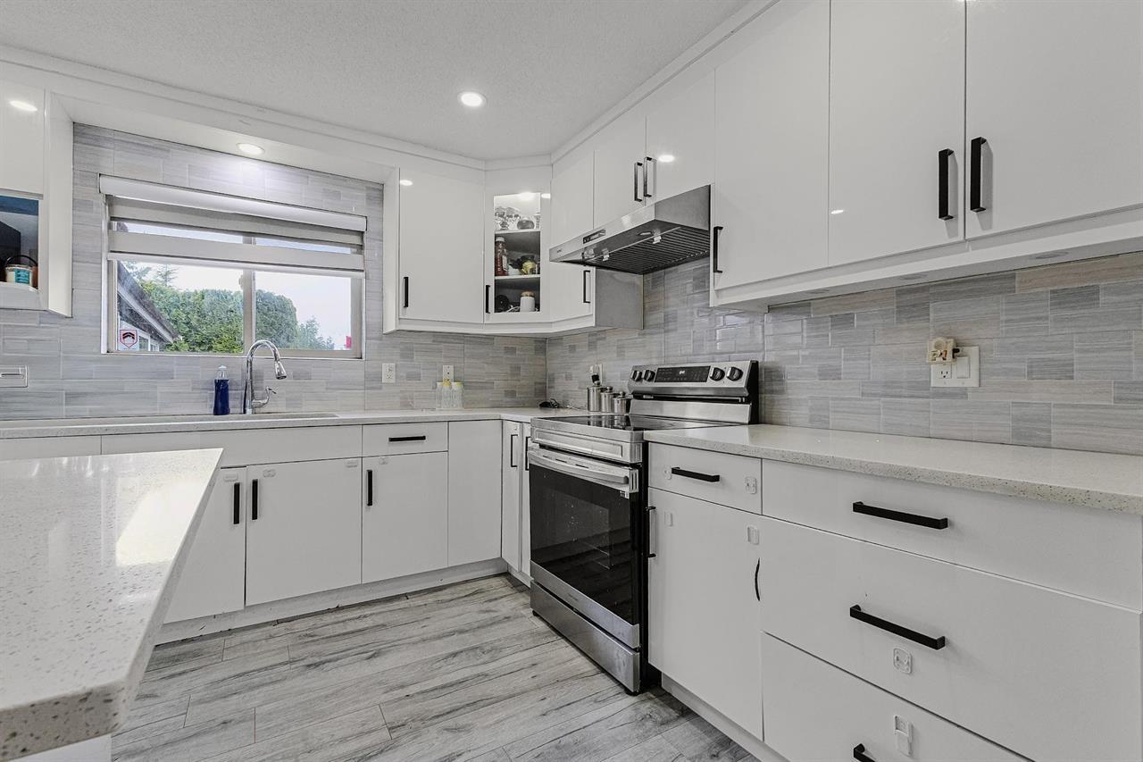 7955 Hurd Street, Mission, British Columbia  V2V 3J7 - Photo 3 - R3063846