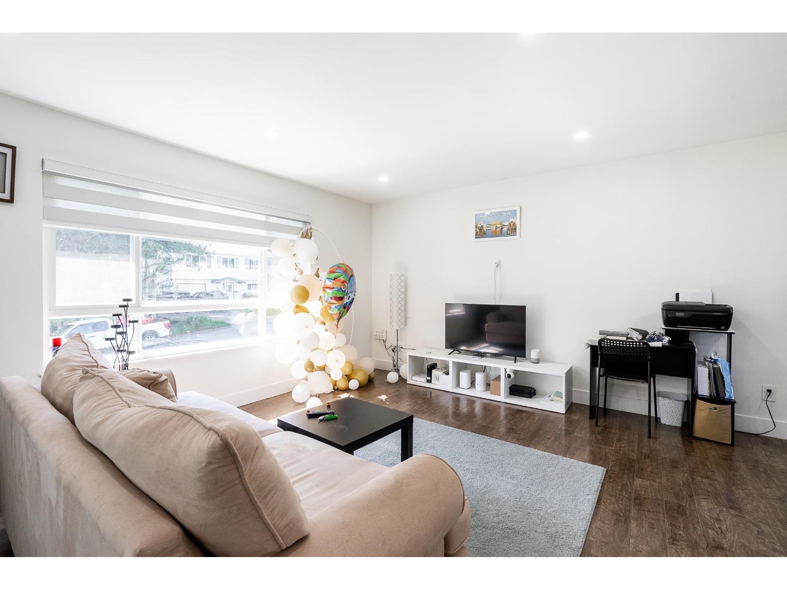 7902 Heron Street, Mission, British Columbia  V2V 6A1 - Photo 3 - R3064291