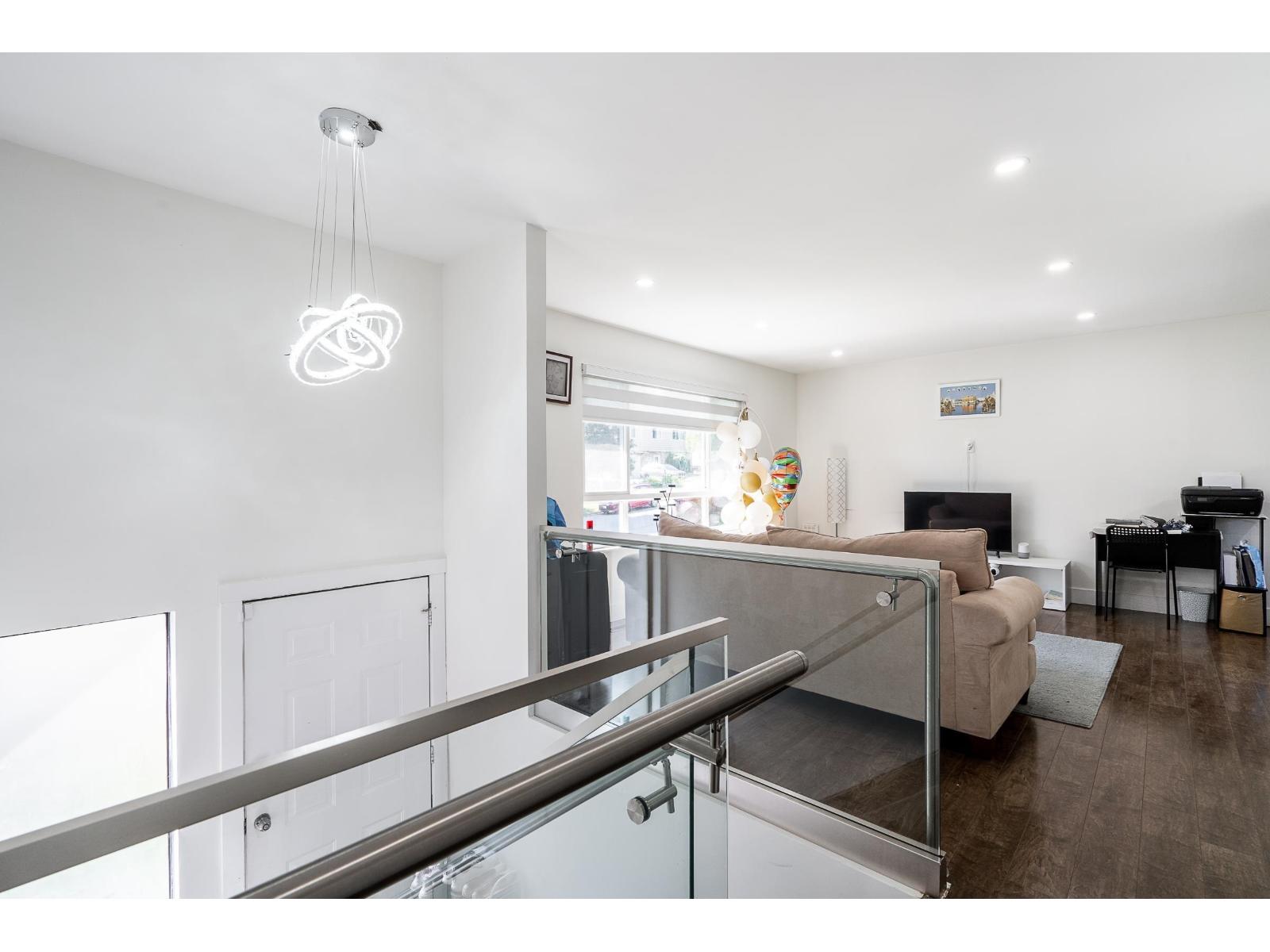 7902 Heron Street, Mission, British Columbia  V2V 6A1 - Photo 6 - R3064291