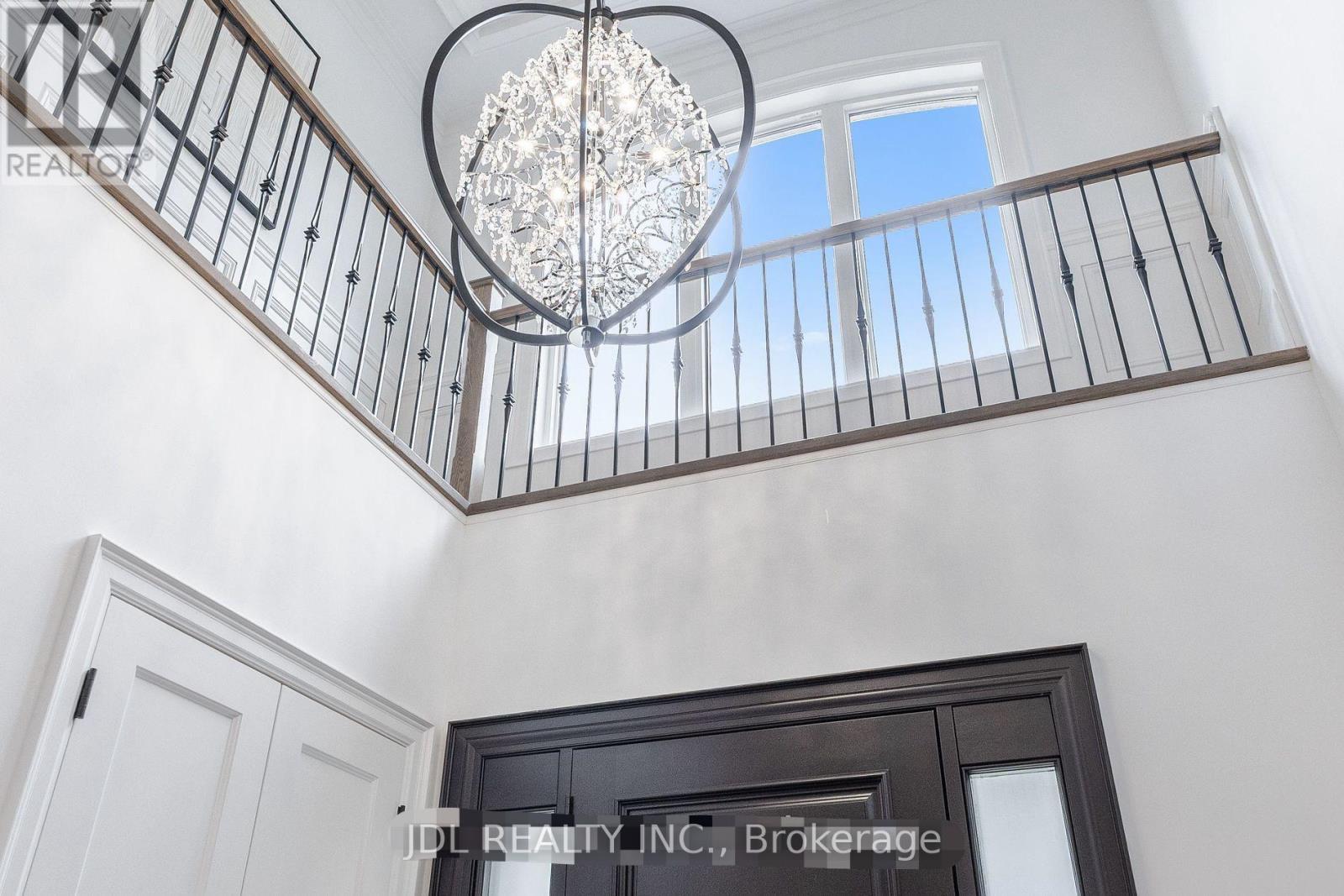 39 Howard Road, Newmarket, Ontario  L3Y 3G6 - Photo 6 - N12505552