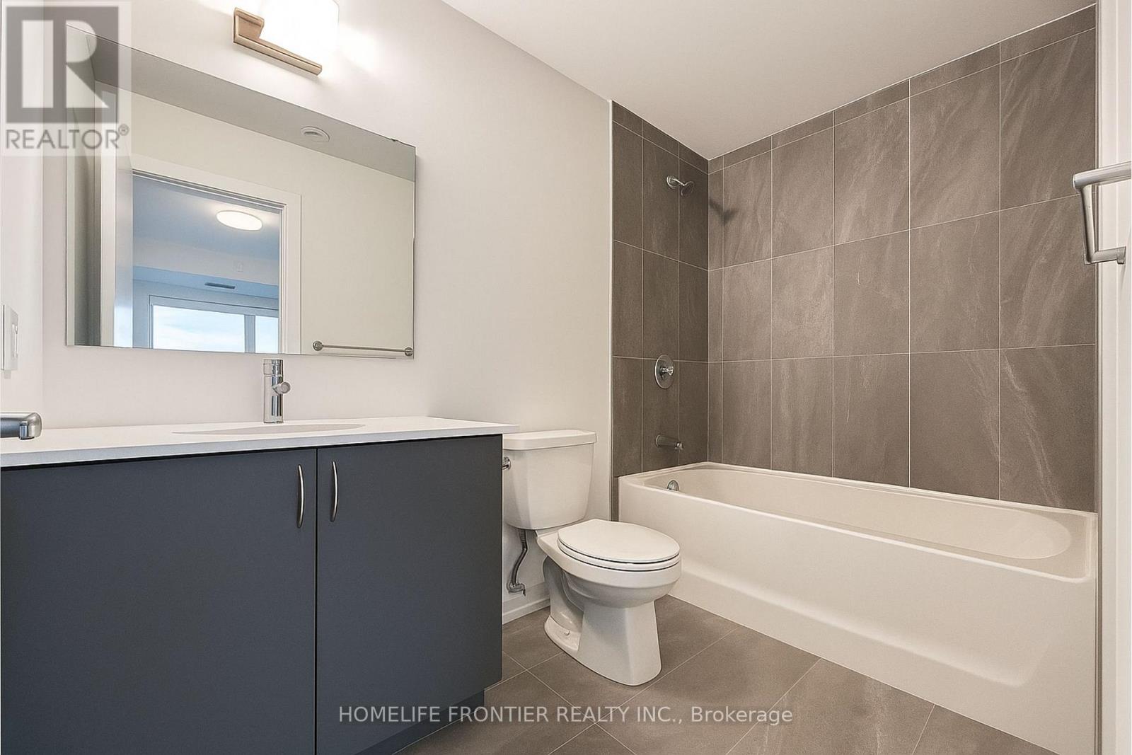 906 - 56 Lakeside Terrace, Barrie (Little Lake), Ontario  L4M 0L4 - Photo 2 - S12505486