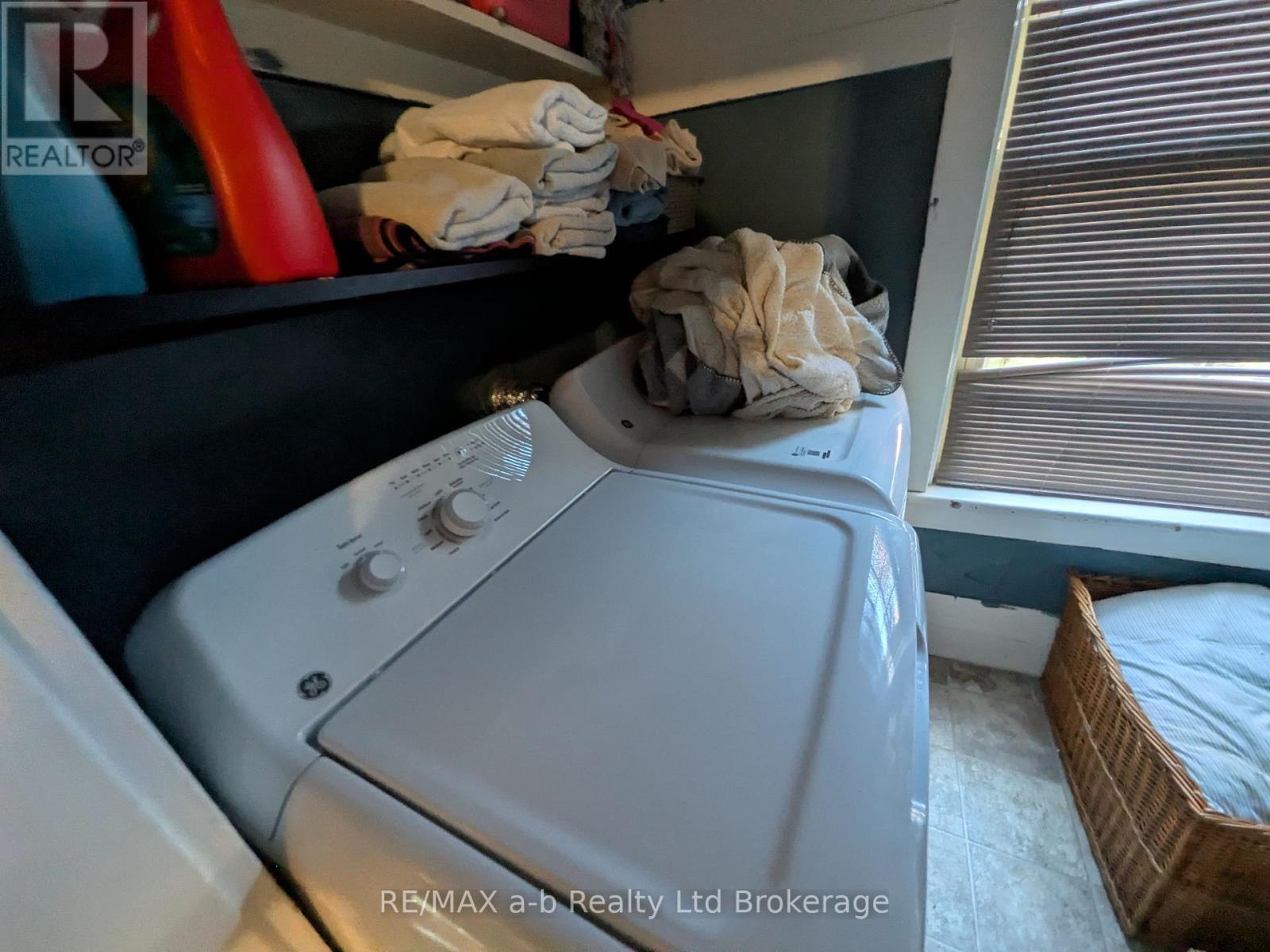 52 Earle Street, Tillsonburg, Ontario  N4G 2M4 - Photo 10 - X12505582