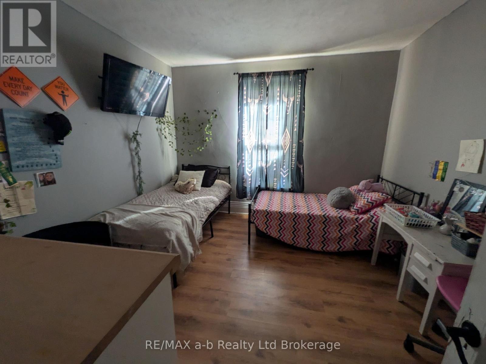 52 Earle Street, Tillsonburg, Ontario  N4G 2M4 - Photo 11 - X12505582