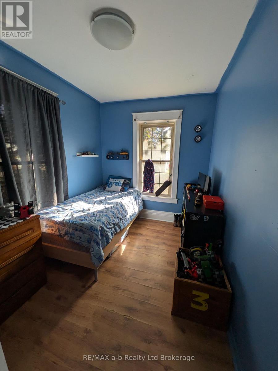 52 Earle Street, Tillsonburg, Ontario  N4G 2M4 - Photo 12 - X12505582