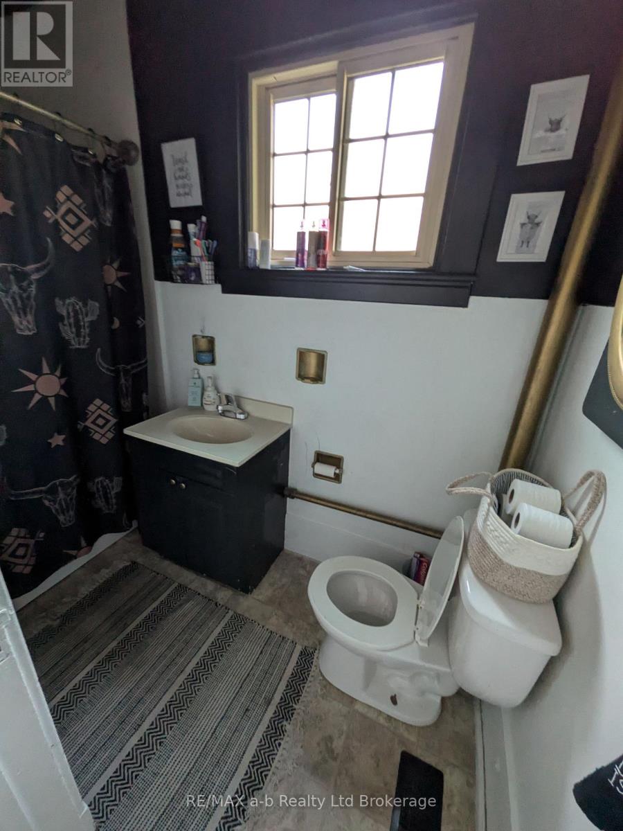 52 Earle Street, Tillsonburg, Ontario  N4G 2M4 - Photo 13 - X12505582