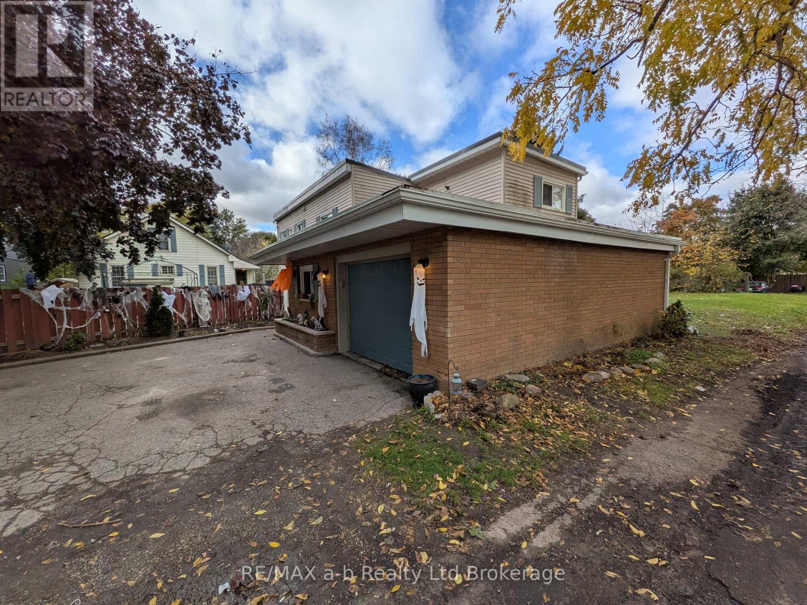 52 Earle Street, Tillsonburg, Ontario  N4G 2M4 - Photo 15 - X12505582