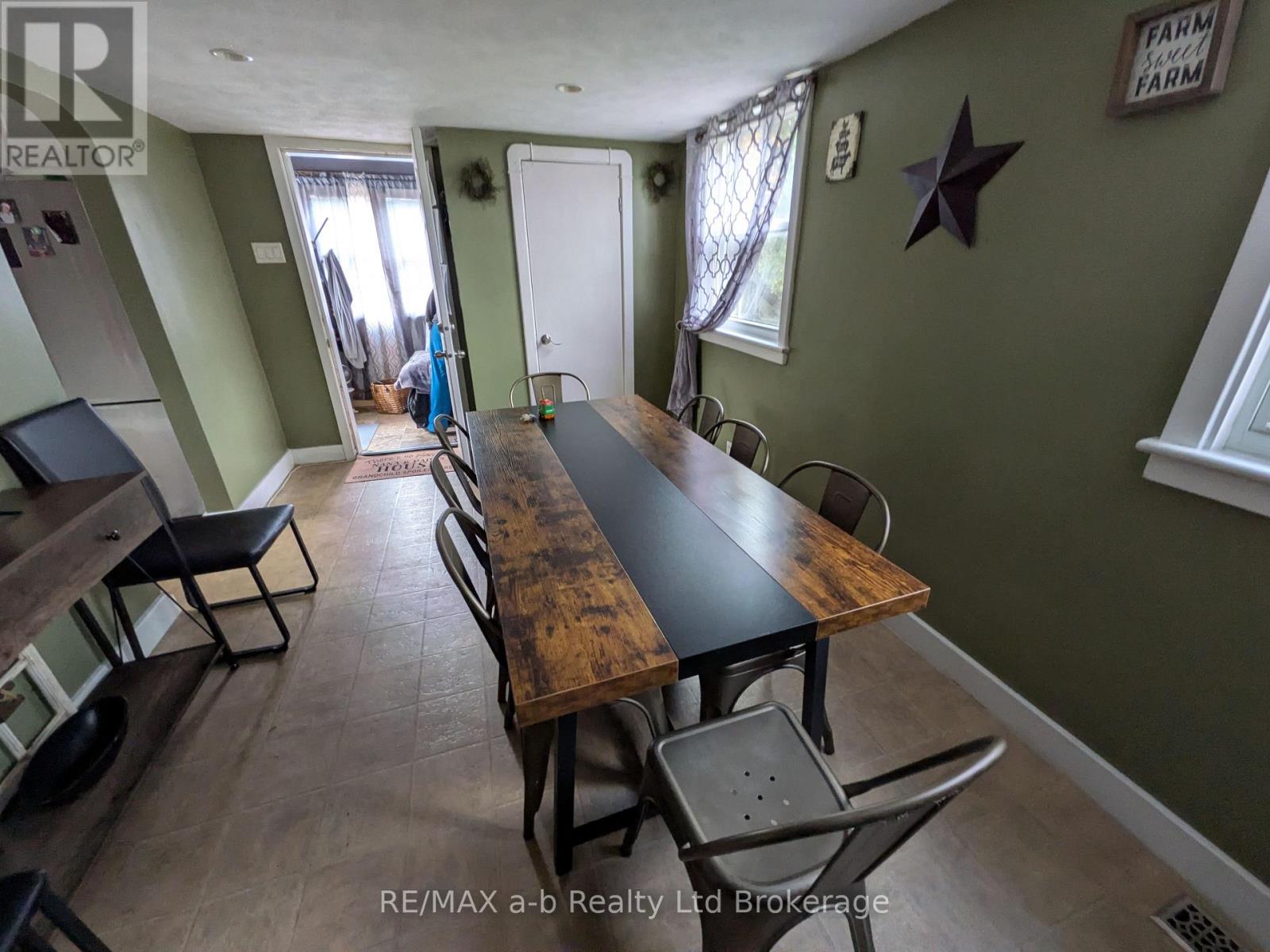 52 Earle Street, Tillsonburg, Ontario  N4G 2M4 - Photo 22 - X12505582