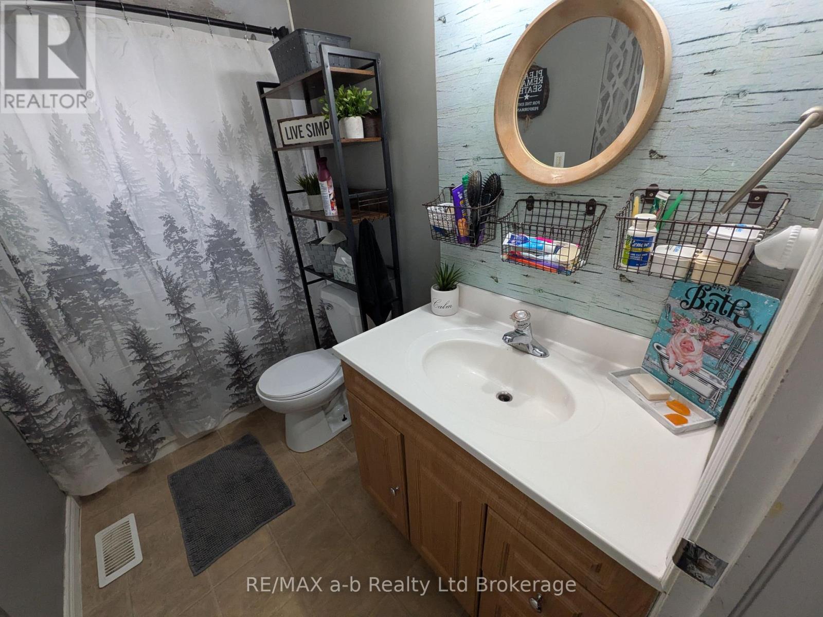 52 Earle Street, Tillsonburg, Ontario  N4G 2M4 - Photo 23 - X12505582