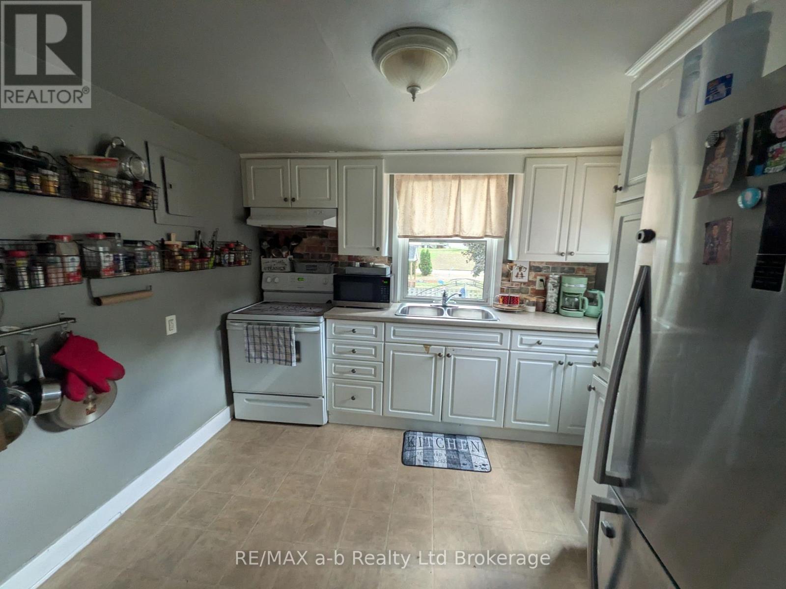 52 Earle Street, Tillsonburg, Ontario  N4G 2M4 - Photo 24 - X12505582