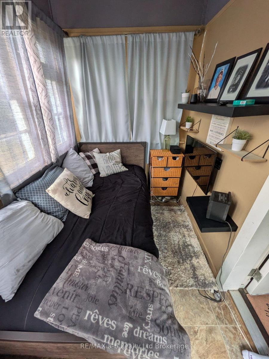 52 Earle Street, Tillsonburg, Ontario  N4G 2M4 - Photo 25 - X12505582