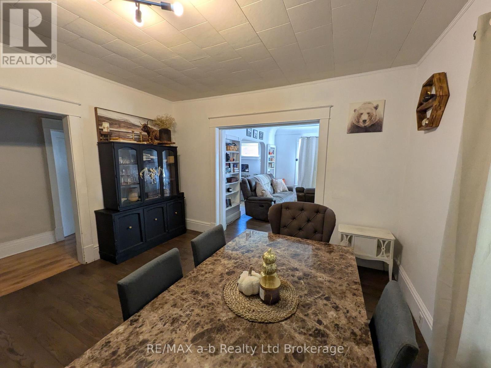 52 Earle Street, Tillsonburg, Ontario  N4G 2M4 - Photo 5 - X12505582