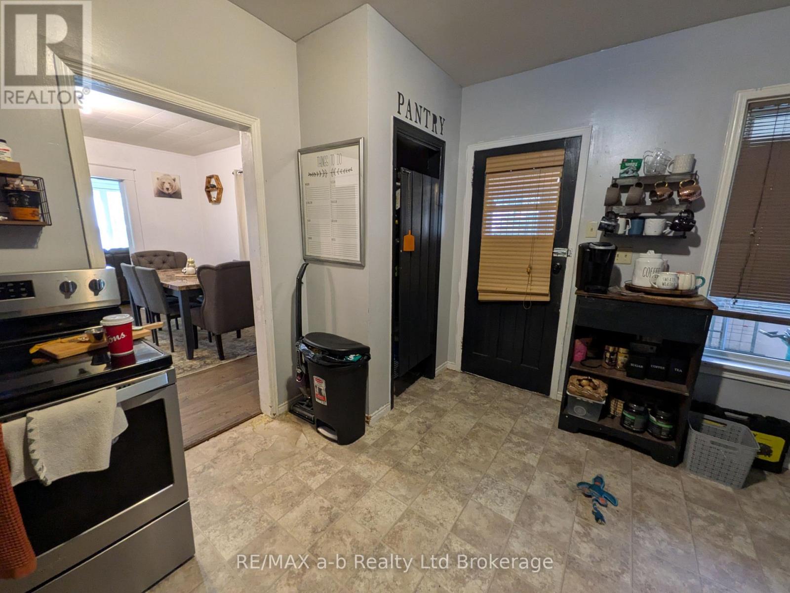 52 Earle Street, Tillsonburg, Ontario  N4G 2M4 - Photo 7 - X12505582