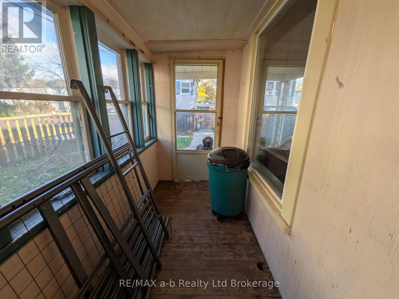 52 Earle Street, Tillsonburg, Ontario  N4G 2M4 - Photo 8 - X12505582