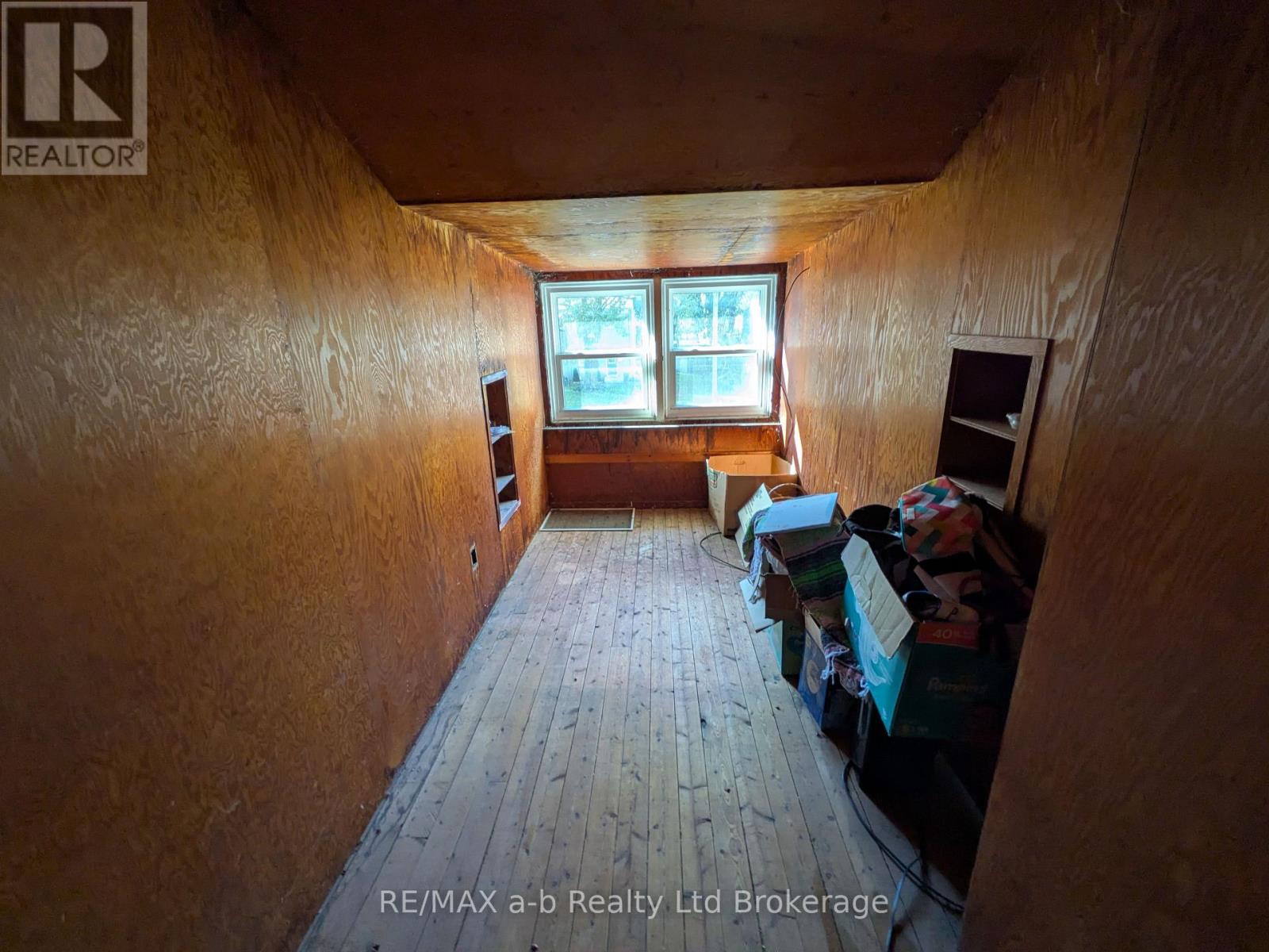 52 Earle Street, Tillsonburg, Ontario  N4G 2M4 - Photo 9 - X12505582