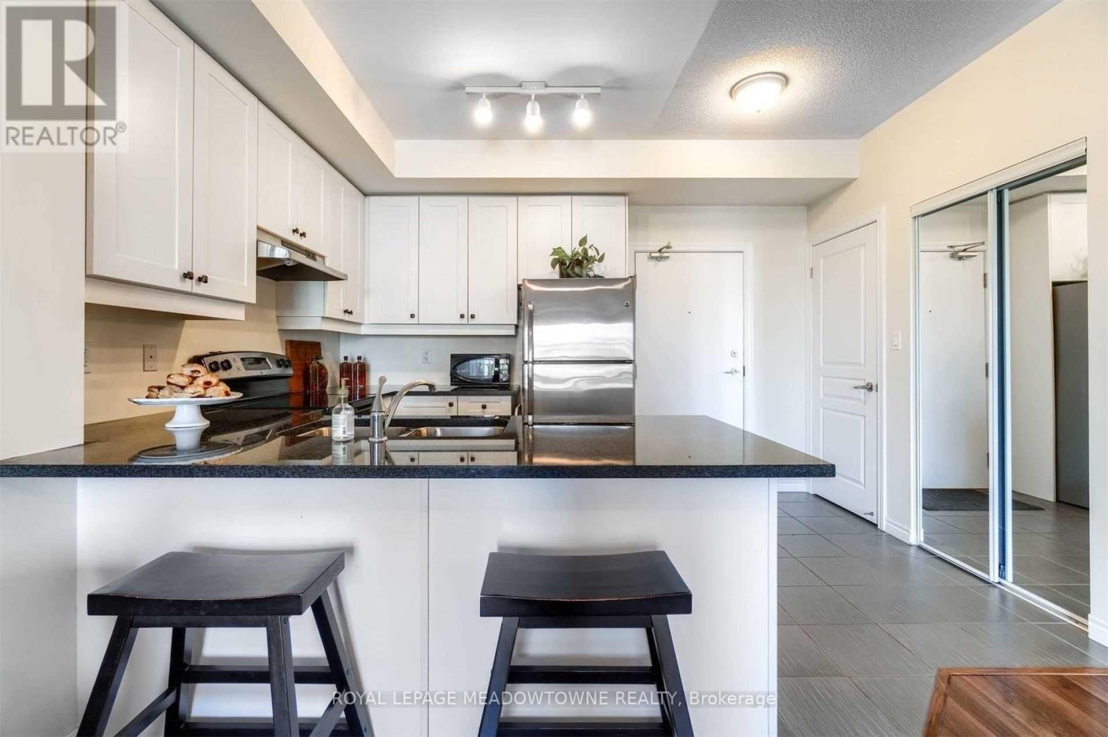 324 - 570 Lolita Gardens, Mississauga, Ontario  L5A 0A1 - Photo 11 - W12505498