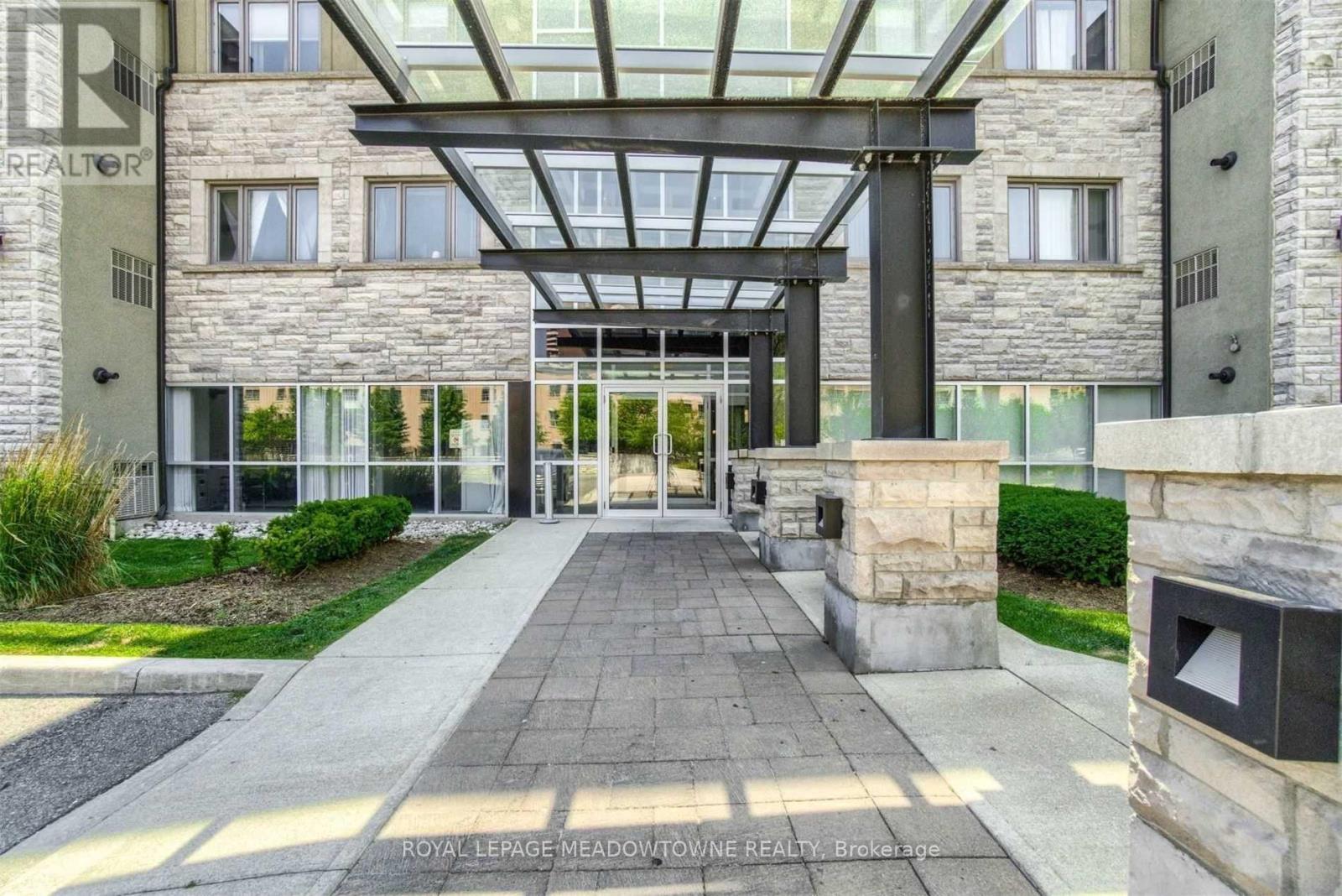 324 - 570 Lolita Gardens, Mississauga, Ontario  L5A 0A1 - Photo 4 - W12505498