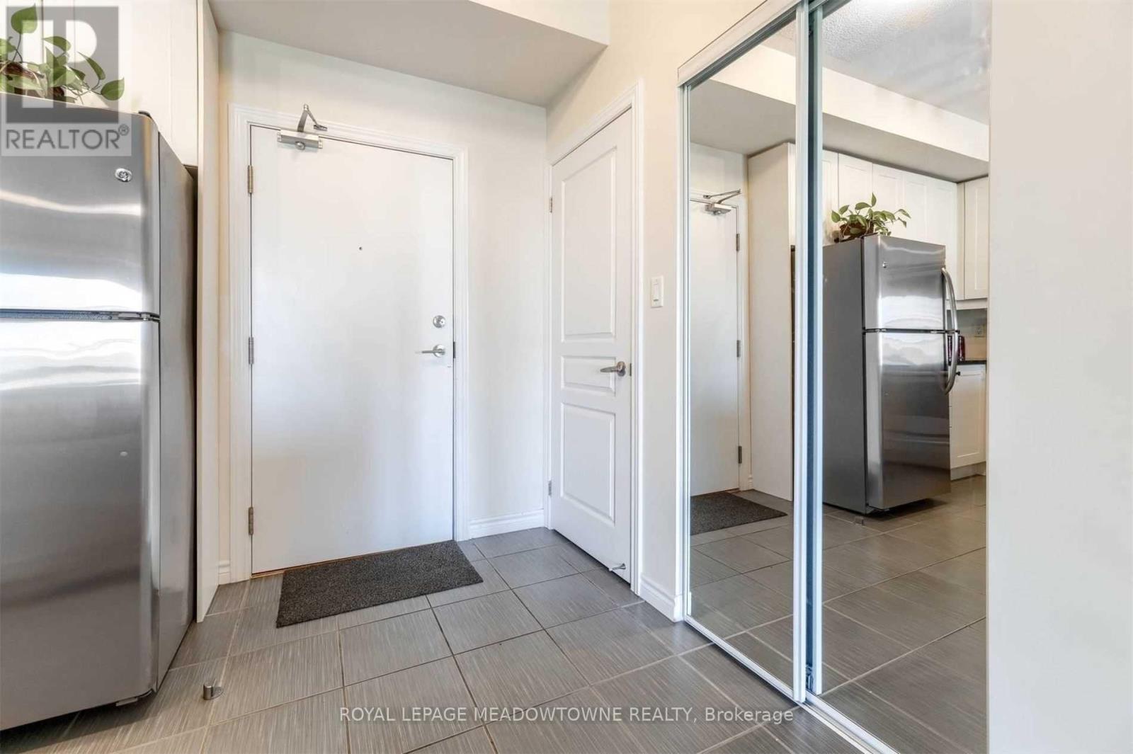 324 - 570 Lolita Gardens, Mississauga, Ontario  L5A 0A1 - Photo 7 - W12505498