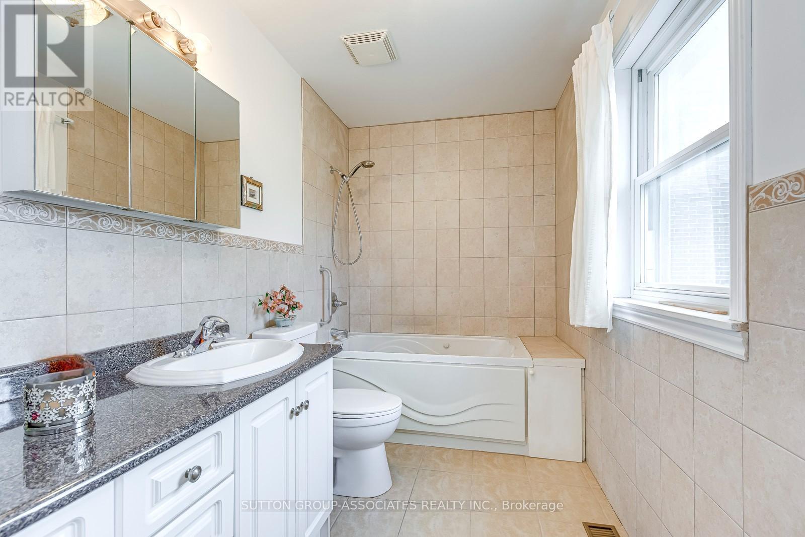 136 Anthony Road, Toronto, Ontario  M3K 1B6 - Photo 10 - W12505506