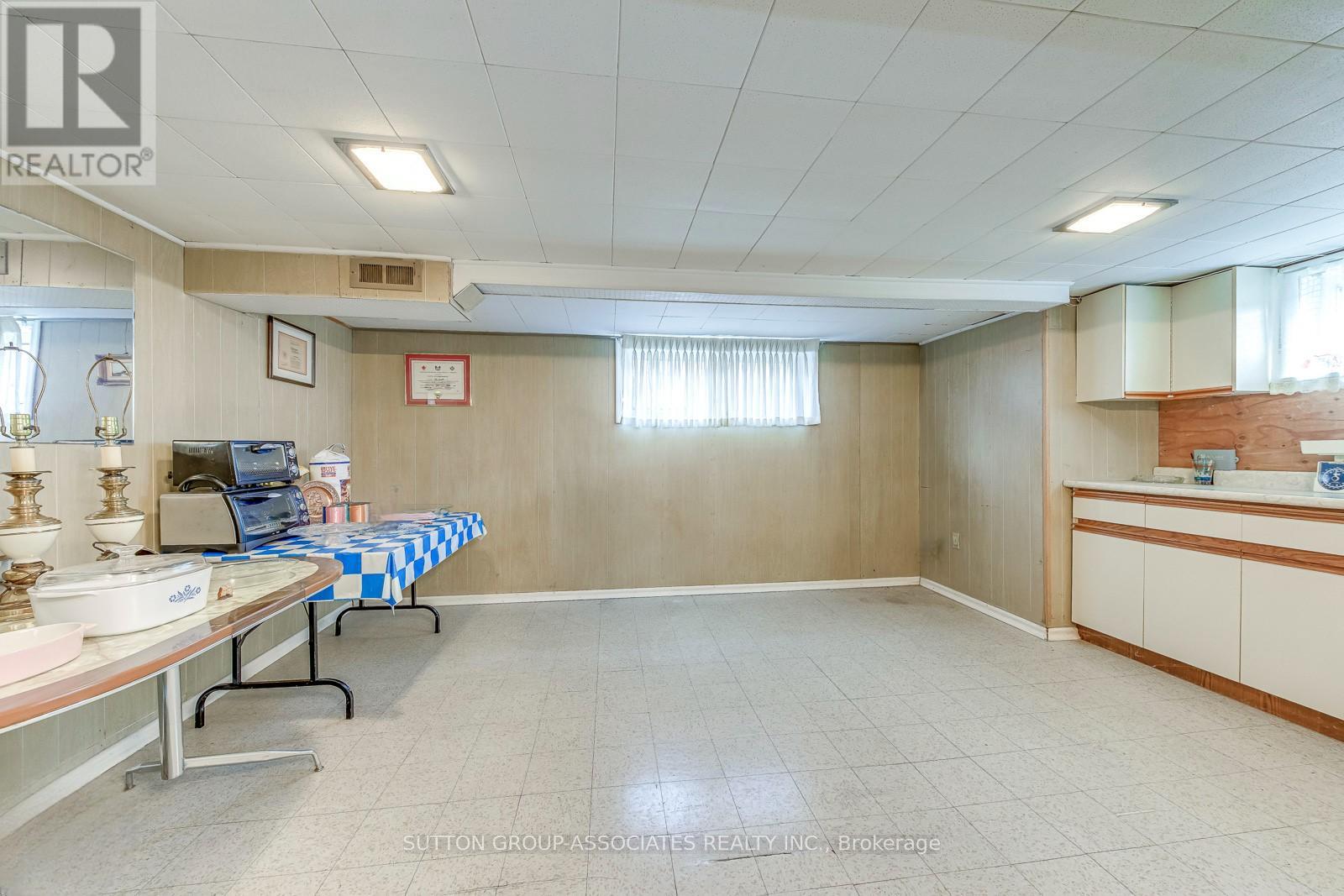 136 Anthony Road, Toronto, Ontario  M3K 1B6 - Photo 13 - W12505506