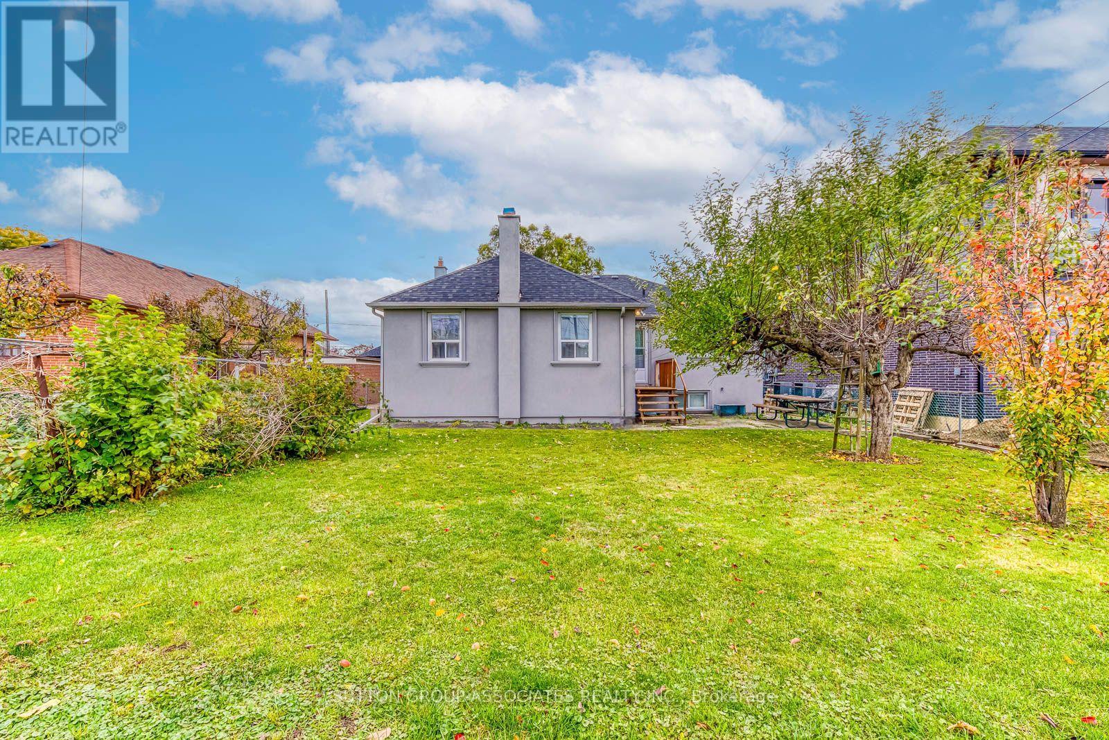 136 Anthony Road, Toronto, Ontario  M3K 1B6 - Photo 17 - W12505506