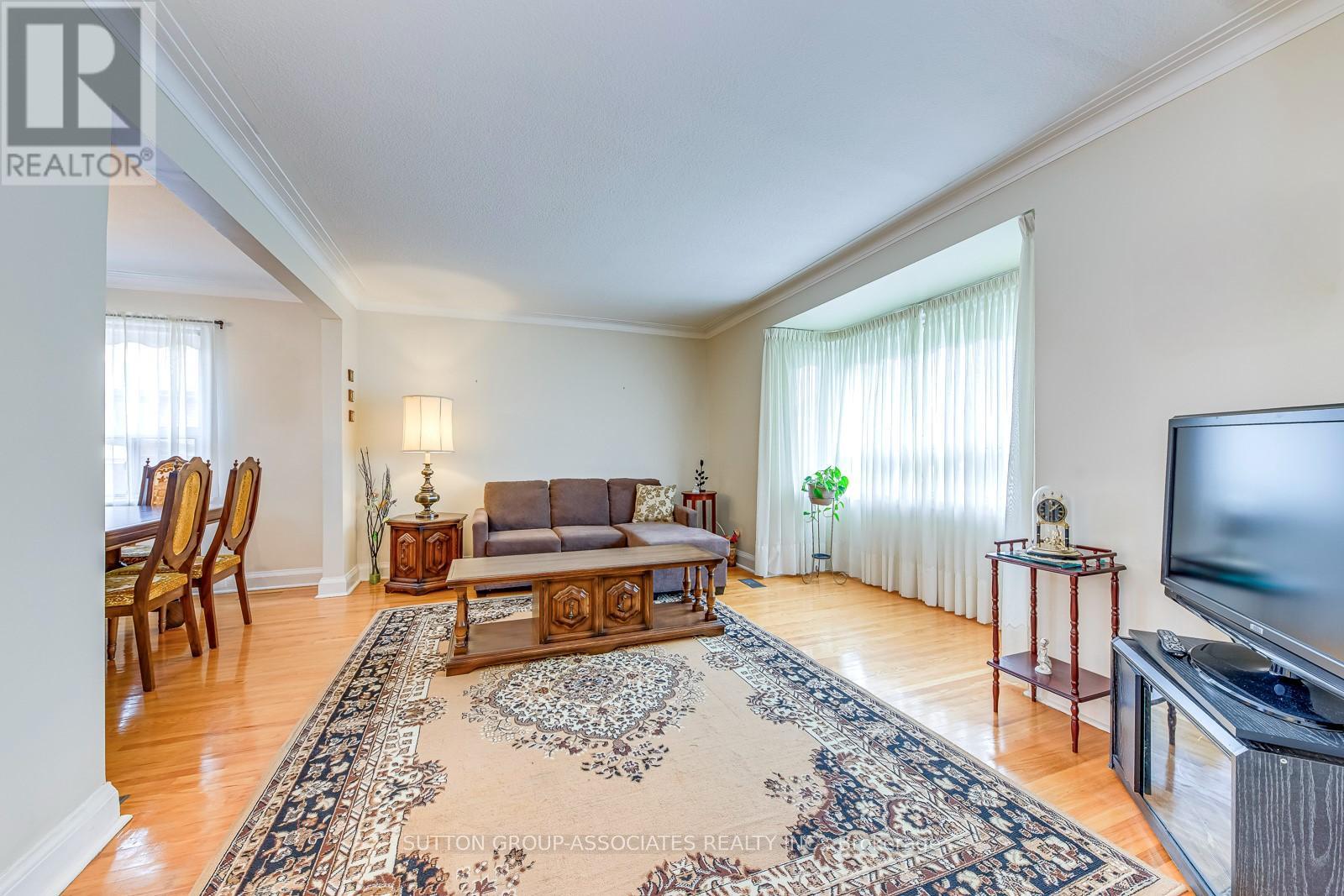 136 Anthony Road, Toronto, Ontario  M3K 1B6 - Photo 2 - W12505506