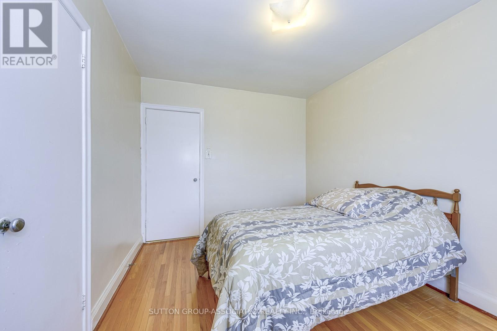 136 Anthony Road, Toronto, Ontario  M3K 1B6 - Photo 8 - W12505506
