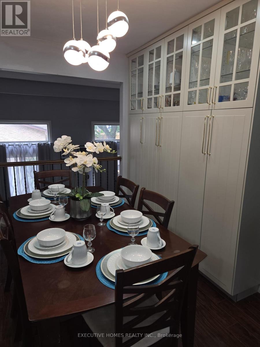 61 Collins Crescent, Brampton, Ontario  L6V 3N1 - Photo 12 - W12505526