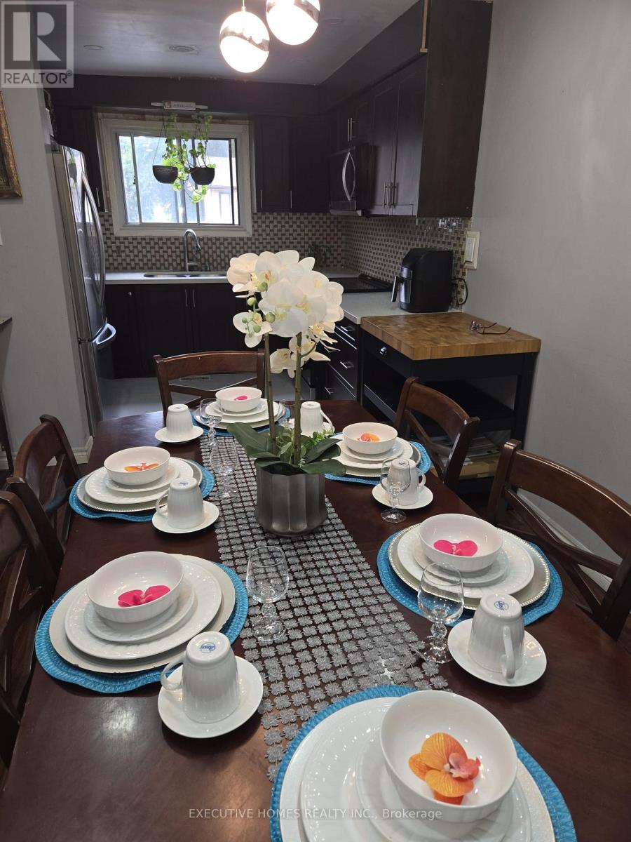 61 Collins Crescent, Brampton, Ontario  L6V 3N1 - Photo 23 - W12505526