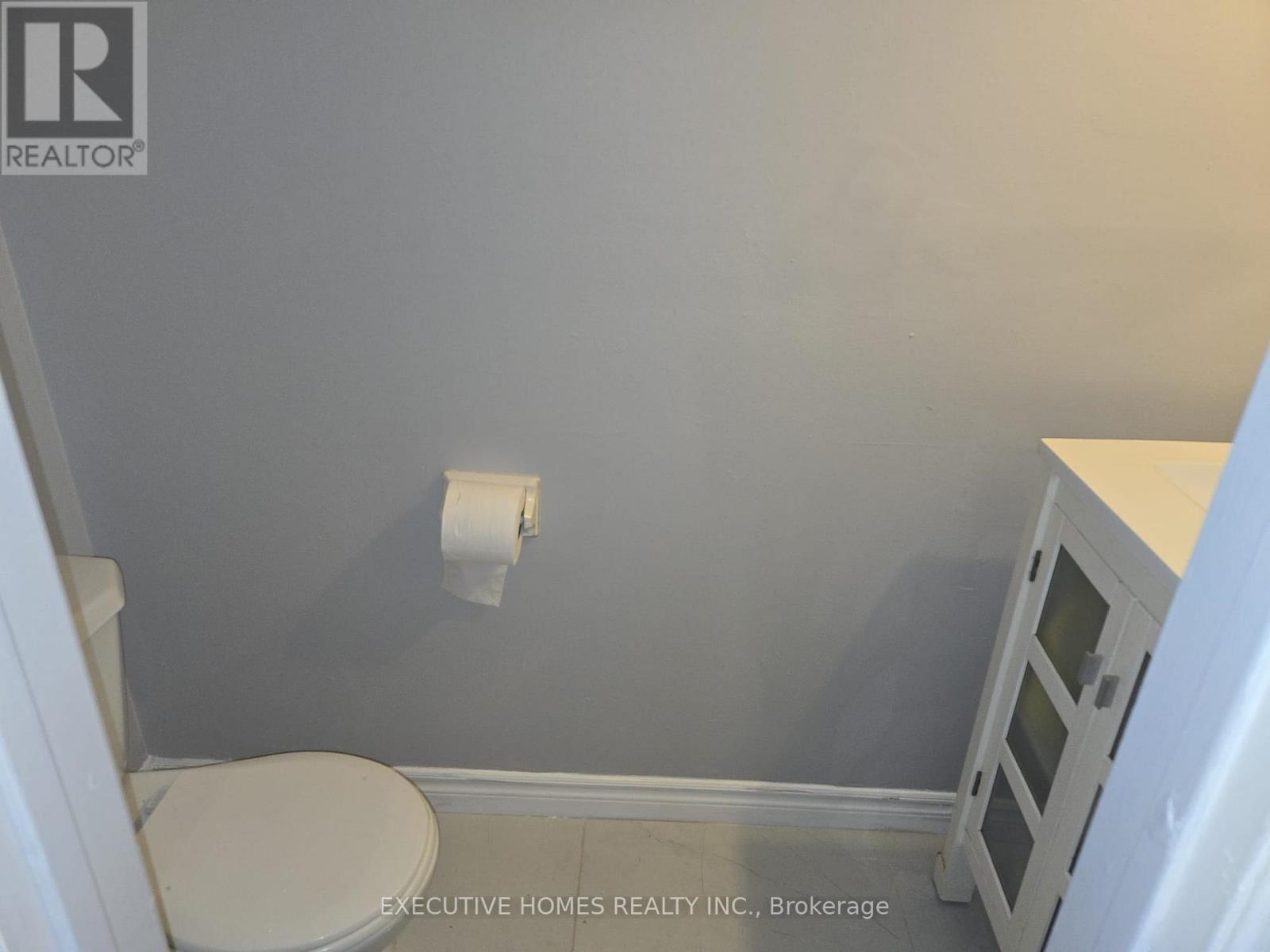 61 Collins Crescent, Brampton, Ontario  L6V 3N1 - Photo 7 - W12505526