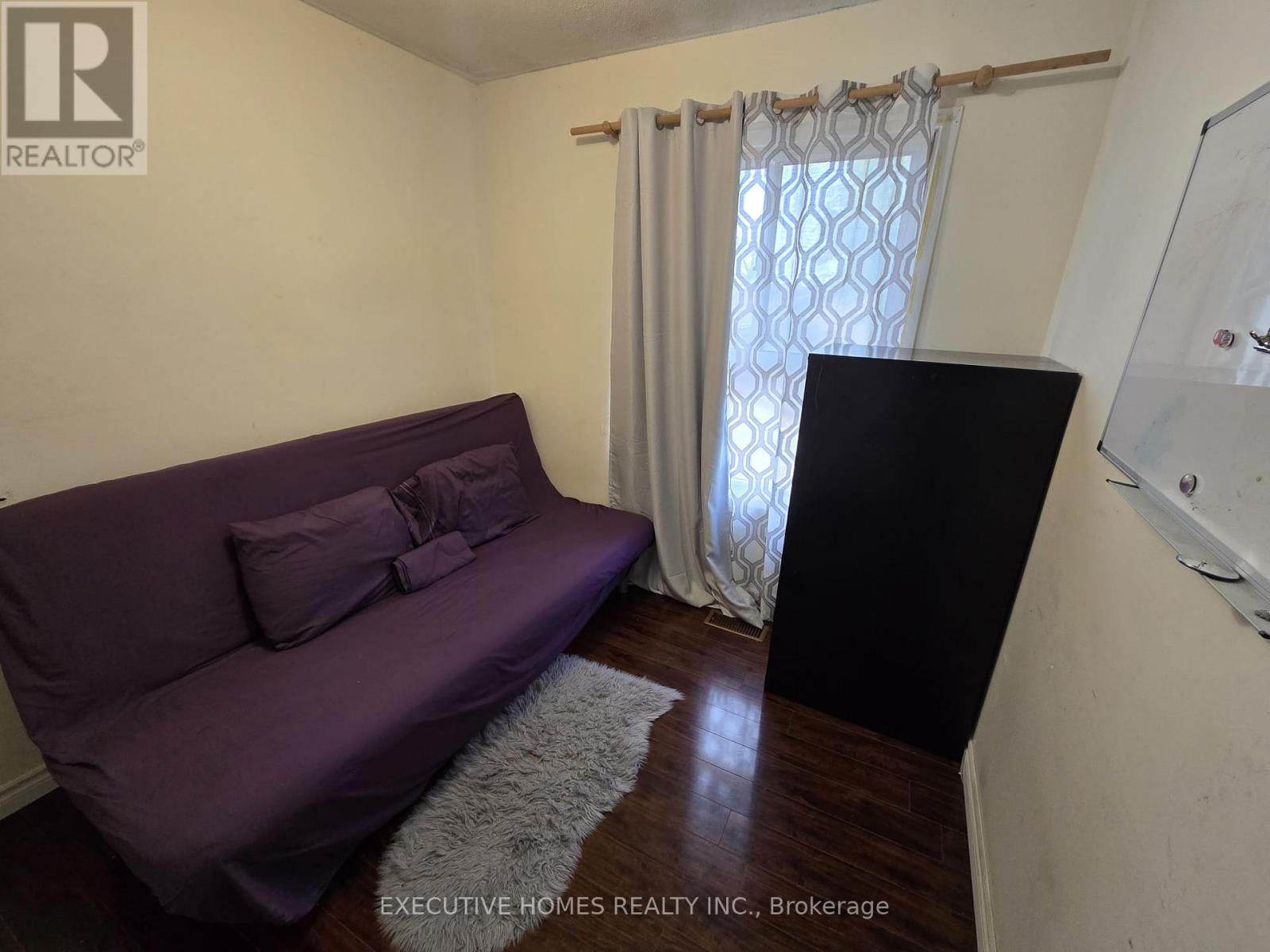 61 Collins Crescent, Brampton, Ontario  L6V 3N1 - Photo 9 - W12505526