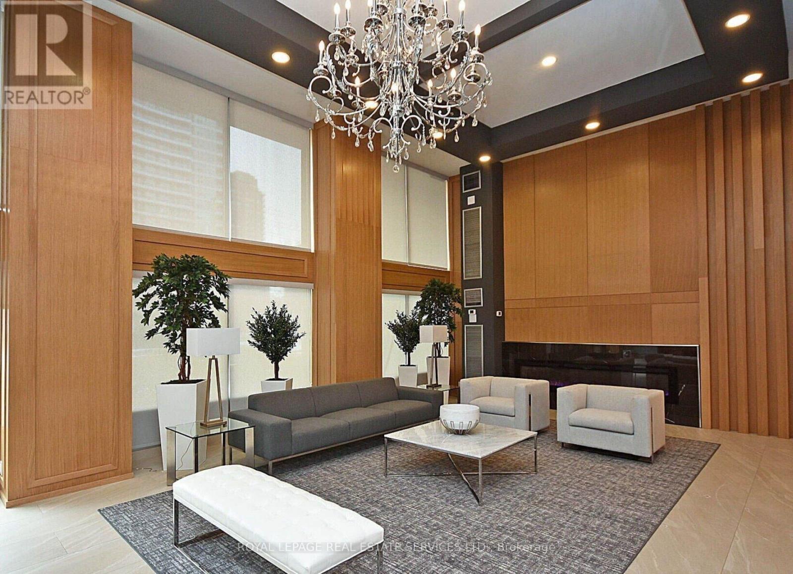 102 - 3950 Kaneff Crescent, Mississauga, Ontario  L5A 3X3 - Photo 3 - W12505530