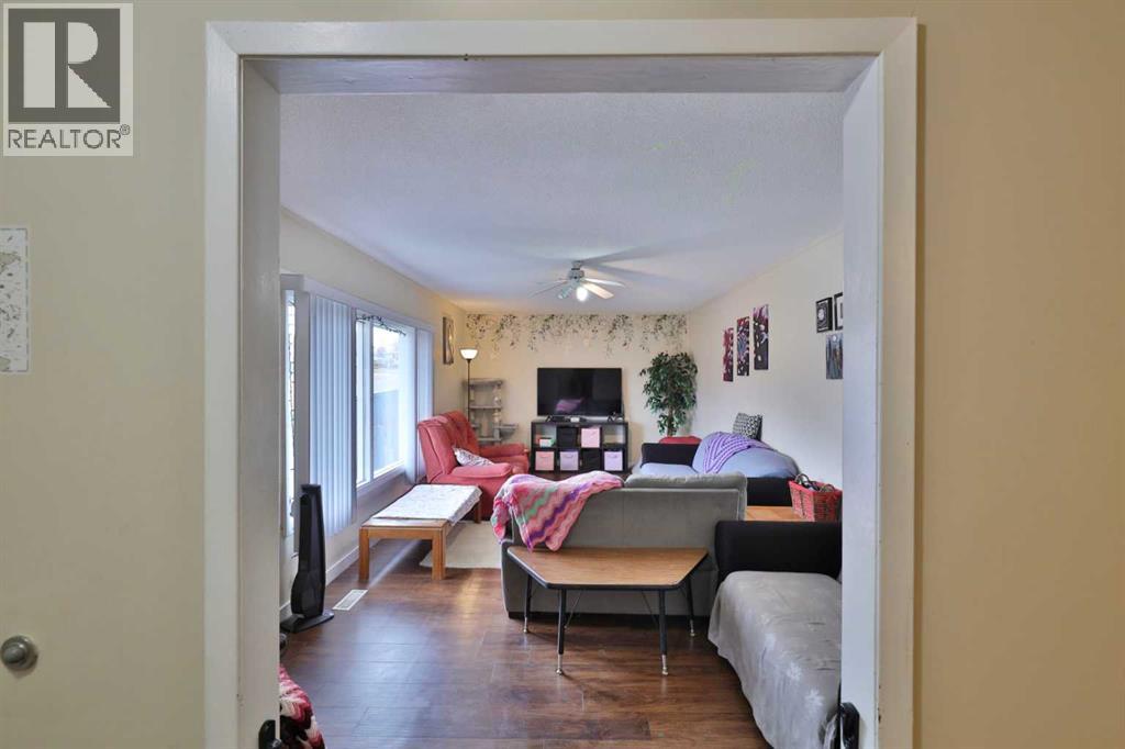 5611 53 Avenue, Camrose, Alberta  T4V 4P7 - Photo 3 - A2266378