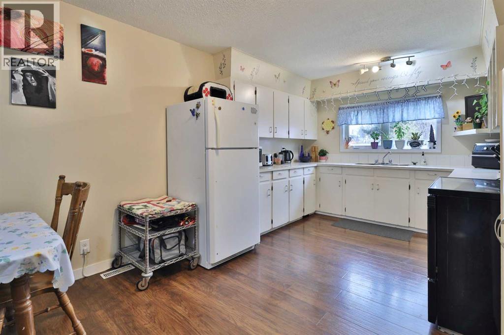 5611 53 Avenue, Camrose, Alberta  T4V 4P7 - Photo 8 - A2266378