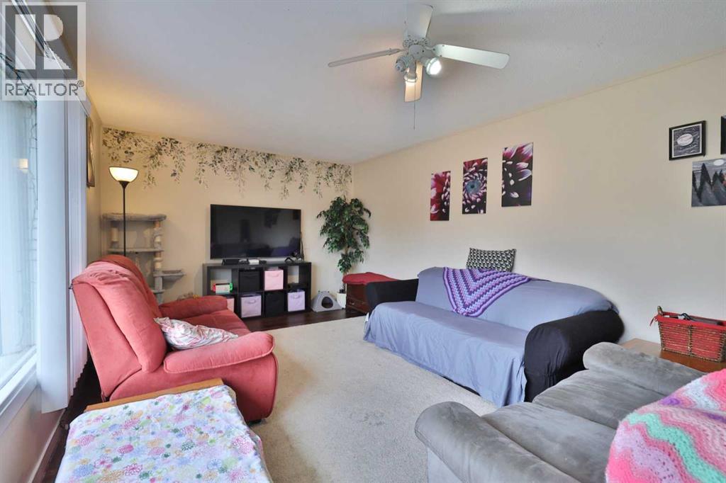 5611 53 Avenue, Camrose, Alberta  T4V 4P7 - Photo 4 - A2266378