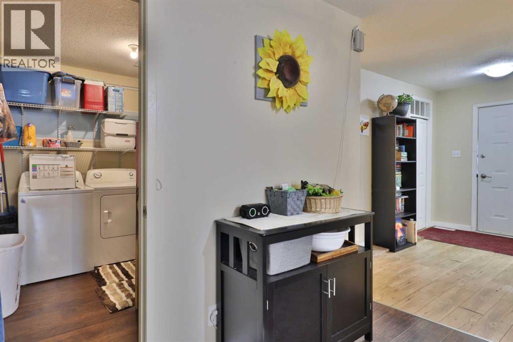 5611 53 Avenue, Camrose, Alberta  T4V 4P7 - Photo 12 - A2266378