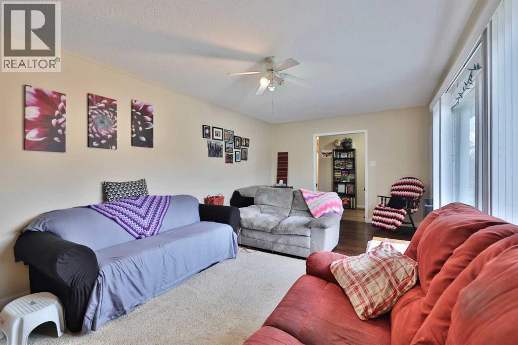 5611 53 Avenue, Camrose, Alberta  T4V 4P7 - Photo 6 - A2266378