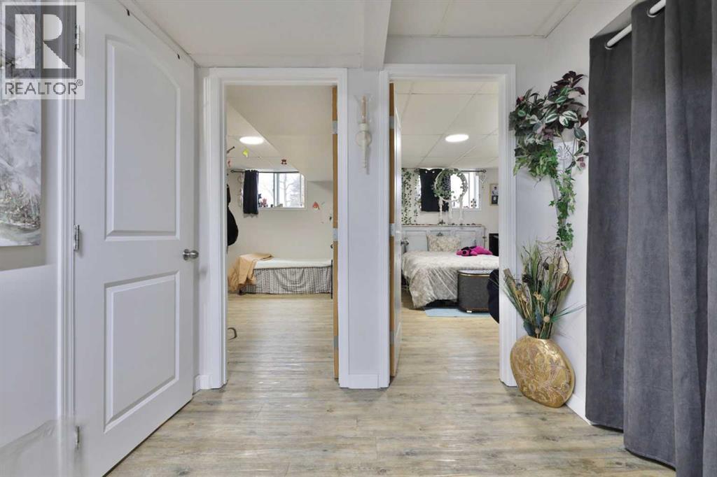 5611 53 Avenue, Camrose, Alberta  T4V 4P7 - Photo 28 - A2266378