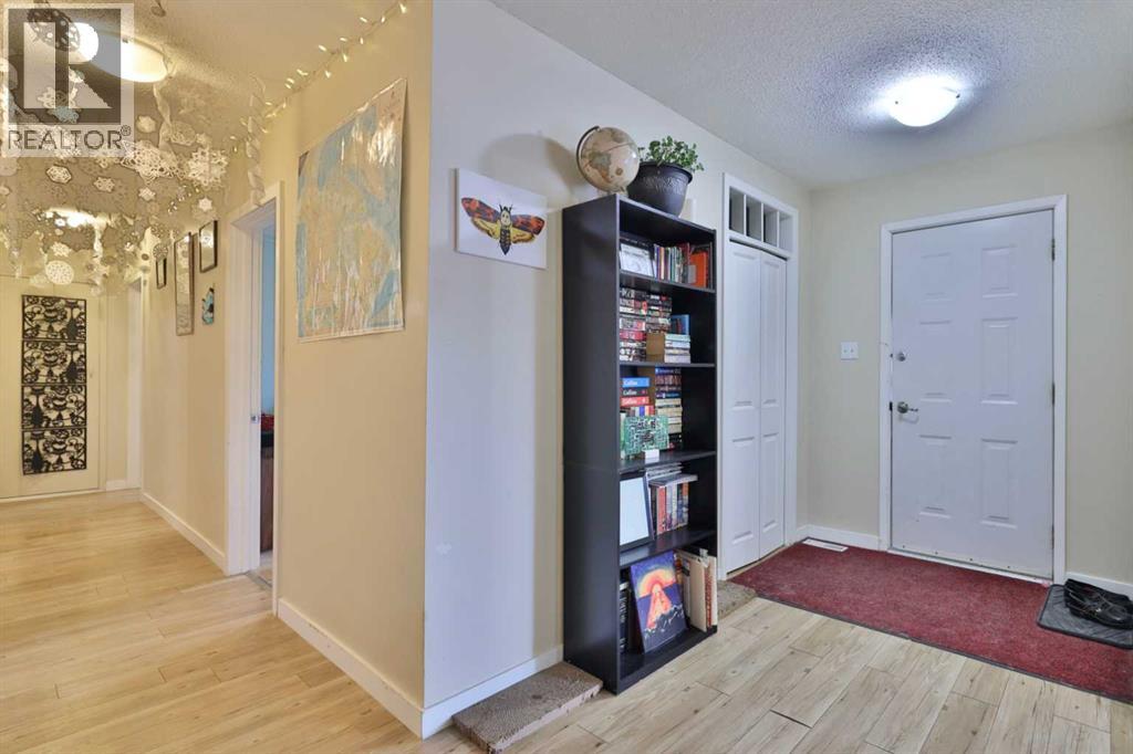 5611 53 Avenue, Camrose, Alberta  T4V 4P7 - Photo 2 - A2266378