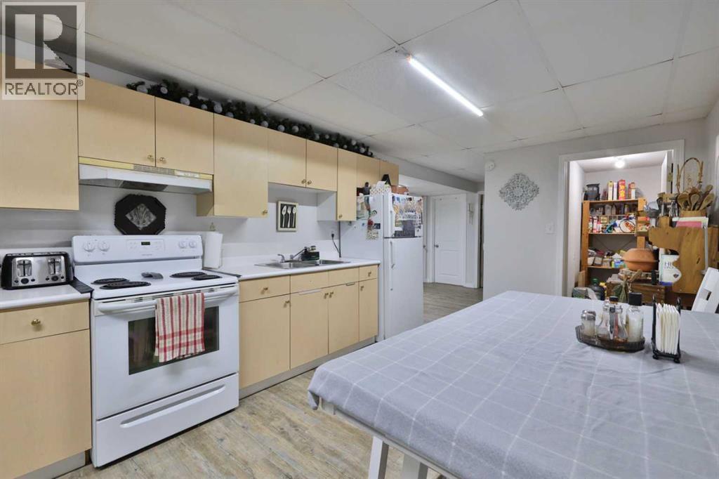 5611 53 Avenue, Camrose, Alberta  T4V 4P7 - Photo 39 - A2266378