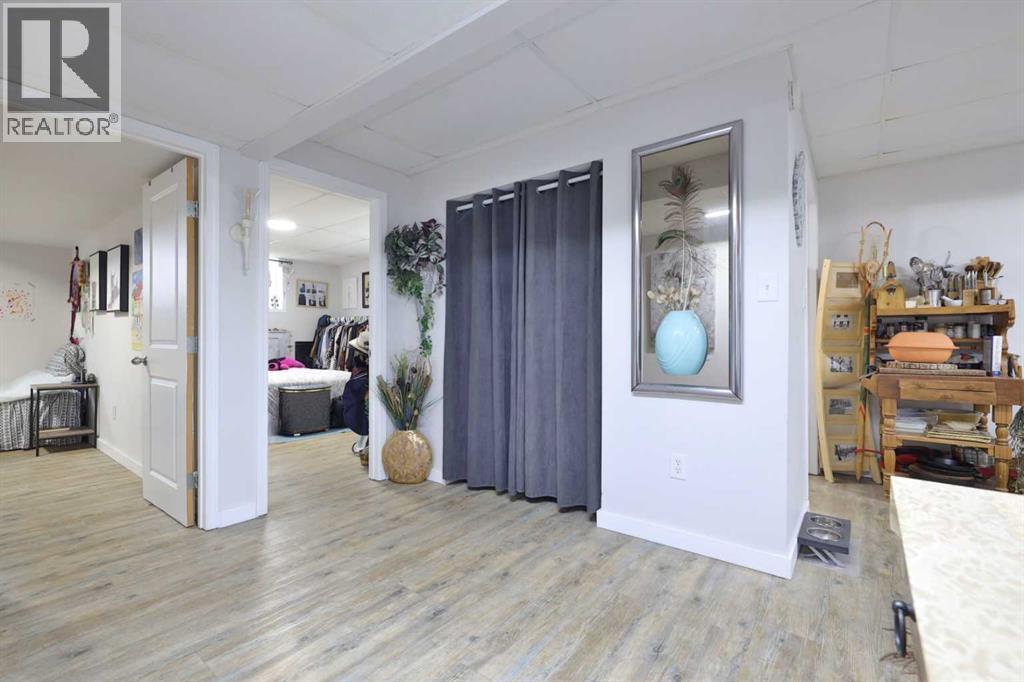 5611 53 Avenue, Camrose, Alberta  T4V 4P7 - Photo 27 - A2266378