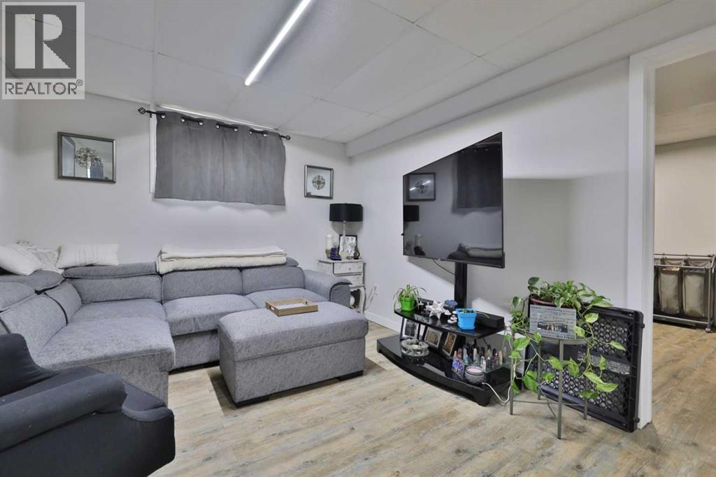 5611 53 Avenue, Camrose, Alberta  T4V 4P7 - Photo 42 - A2266378