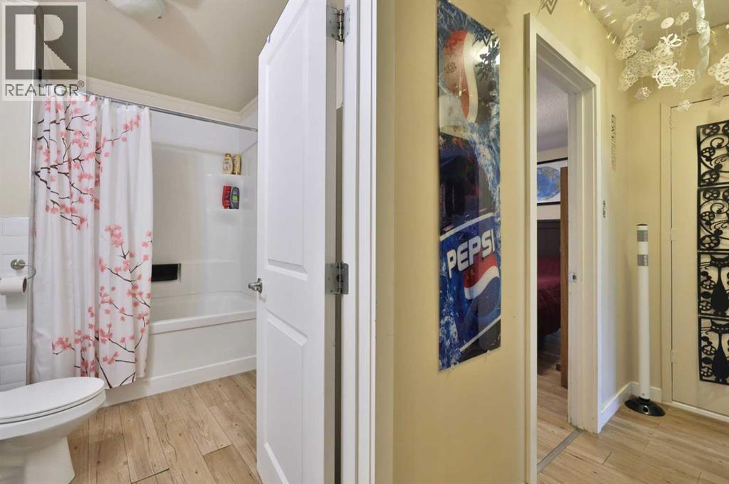 5611 53 Avenue, Camrose, Alberta  T4V 4P7 - Photo 17 - A2266378